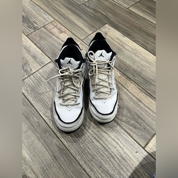 Air Jordan White and Black Sneakers Courtside 23 Size 6Y 7.5 Womens Unisex - Picture 2 of 7